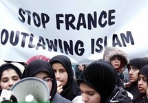 تتزايد حدة الجدل في فرنسا حول الإسلام وقضايا المهاجرين