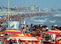 في شاطيء دانتي في رافانا يبدو أن كل شيء ممنوع