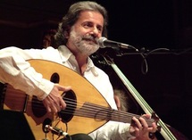 مارسيل خليفة يحيي حفلة في قلعة دمشق تميزت بالتنوع و النمط المحبب للجمهور السوري 