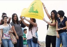 يقول الشباب بأنهم يتحمسون في هذا المكان للانضمام الى مقاتلي حزب الله