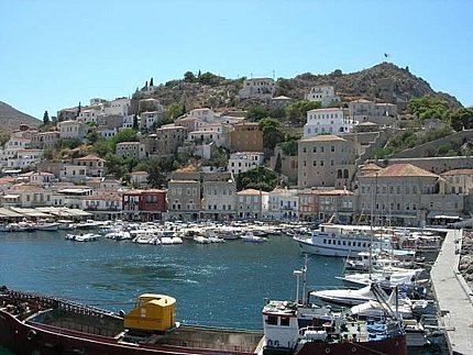 ملحن زوربا كتب عنها بحب وحنين ..."ايكاريا" اليونانية قد تكون آخر جزيرة للشيوعيين في العالم ملحن زوربا كتب عنها بحب وحنين ..."ايكاريا" اليونانية قد تكون آخر جزيرة للشيوعيين في العالم