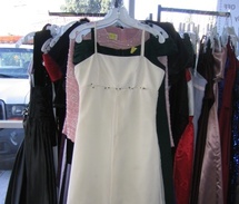 تراجع عدد الألمان الذين يلقون بملابس جميلة في صندوق الملابس القديمة