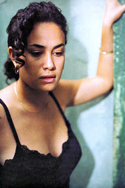 هند صبري وعزت أبو عوف ومحمد منير ويسرا وأحمد عز وشاركوا في حملة إعلانية لشركة اتصالات