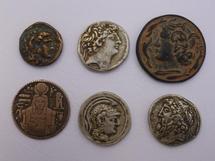 علماء الآثار يكتشفون قطعة نقد ذهبية عمرها ألفي عام على الحدود اللبنانية الفلسطينية 