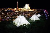  بناء نسخ جديدة من أهرامات مصر وبرجي ايفل وبيزا..في مدينة "العجائب" بإمارة دبي 