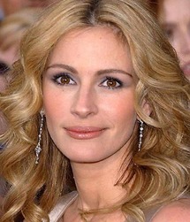 الممثلة الأمريكية الشهيرة جوليا روبرتس