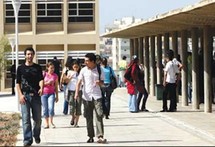 المؤسف أن اللغة العربية في لبنان هي فعلا  في خطر حتى في الجامعات