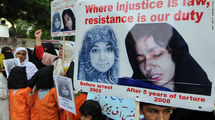مظاهرات شعبية مطالبة باطلاق سراح عالمة الأعصاب الباكستانية عافية صديقي