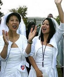 تم الاحتفال باولى زيجات المثليين والمثليات في مكسيكو في آذار/مارس الماضي