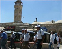 كل طرف يحاول اضعاف واقصاء الطرف الاخر عن المساجد كل طرف يحاول اضعاف واقصاء الطرف الاخر عن المساجد