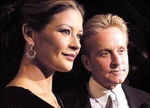 مايكل دوغلاس وزوجته كاثرين زيتا جونز