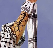 ارتدى مقاتلو حركة فتح بزعامة عرفات ومنظمة التحرير الفلسطينية الكوفية