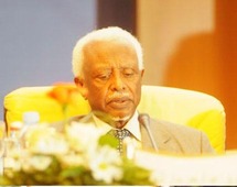 المشير عبد الرحمن سوار الذهب الرئيس السابق للجمهورية السودانية