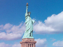 معالم نيويورك الرئيسية باللون الأزرق احتفالا بمئوية الام تيريزا