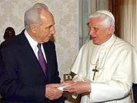 البابا وبيريز يأملان التوصل في واشنطن إلى اتفاق سلام في الأرض المقدسة البابا وبيريز يأملان التوصل في واشنطن إلى اتفاق سلام في الأرض المقدسة