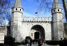 وثائق الحضارة القديمة انتهت بحريق ولكن القصر ظل قائما