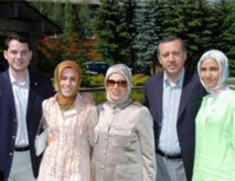 أردوغان يصوت في اسطنبول، ويتحدث عن "ثورة ديمقراطية"