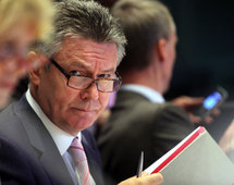 المفوض التجاري الأوروبي كاريل دي غوشت المفوض التجاري الأوروبي كاريل دي غوشت