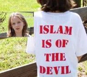 تي شيرت استفزازي ينسب الاسلام الى الشيطان وهو مستوحى من كتاب للقس تيري جونز تي شيرت استفزازي ينسب الاسلام الى الشيطان وهو مستوحى من كتاب للقس تيري جونز