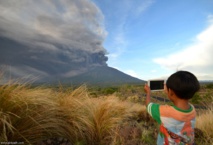  إندونيسيا تغلق ثلاثة مطارات في بالي بسبب بركان جبل أجونج 