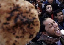 الفيلم يحكي في أحد مقاطعه ثورة الخبز بكل رمزيتها وطابعها المحلي المصري