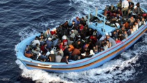 سفينة تحمل مهاجرين