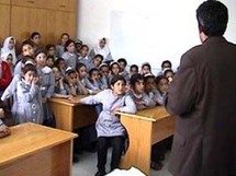 طلاب مرحلة أولى في مدرسة ابتدائية سعودية