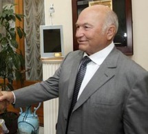 رئيس بلدية موسكو يوري لوجكوف