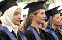 يرى المستطلعون أن المسلمين كلفوا المانيا ماليا واجتماعيا اكثر مما انتجوا اقتصاديا
