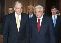 الرئيس الفلسطيني مع الموفد الاميركي جورج ميتشل