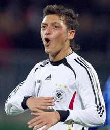اللاعب الألماني ذو الأصول التركية مسعود أوزيل