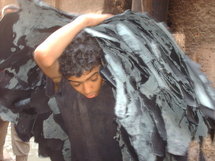 مشهد من فيلم جلد حي