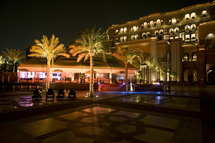 فندق قصر الامارات حيث تقام ندوات المهرجان