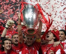 تبلغ  ديون ليفربول 237 مليون جنيه إسترليني