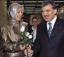 حجاب زوجة رئيس الدولة يزعج العلمانيين