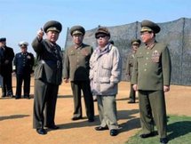 الزعيم الكوري مع جنرالاته