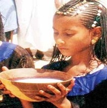 ينظر للفتيات والنساء ثقيلات الوزن على أنهن جميلات وثريات في موريتانيا