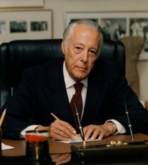 الكاتب الإسباني إدواردو مندوزا