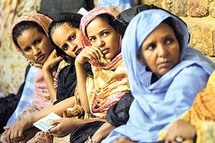 المرأة وفقا للمثل الشعبي الموريتاني عمامة الأجواد وحذاء الأدنياء