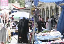 باعة متجولون في شوارع العاصمة صنعاء