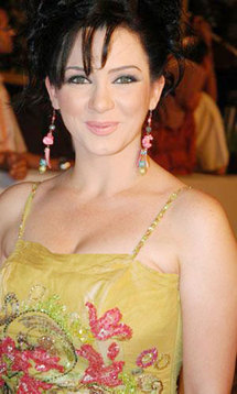 سلاف فواخرجي. عضوة لجنة تحكيم غابت عن الافتتاح