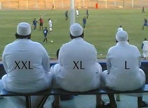 المرأة تضحك عند نهاية النكتة ولكن دائما متأخرة عن الرجل