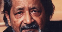 وفاة الروائي نيبول الحائز على جائزة نوبل للآداب عن 85 عاما