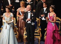 العاهل السويدي الملك كارل السادس عشر جوستاف مع عائلته