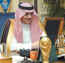 سلطان بن فهد رئيس الاتحادين العربي والسعودي لكرة القدم