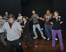 العرض ينتهي بانتصار السياسيين على الشعب