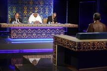 لجنة تحكيم مسابقة امير الشعراء اثناء مقابلة احد الشعراء