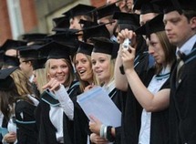 تعتزم الحكومة البريطانية زيادة الرسوم الجامعية ثلاثة اضعاف