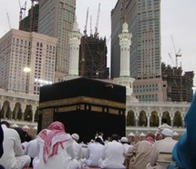 الأبنية الاسمنتية تحاصر الحرم المكي الأبنية الاسمنتية تحاصر الحرم المكي