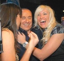 رئيس الوزراء الإيطالي سيلفيو برلسكوني